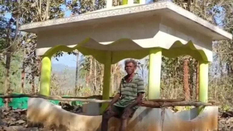 Indian couple cut off family and sell belongings to construct their own graves