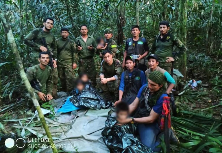 Colombian soldiers with the four children rescued after 40 days in the Amazon jungle after surviving plane crash